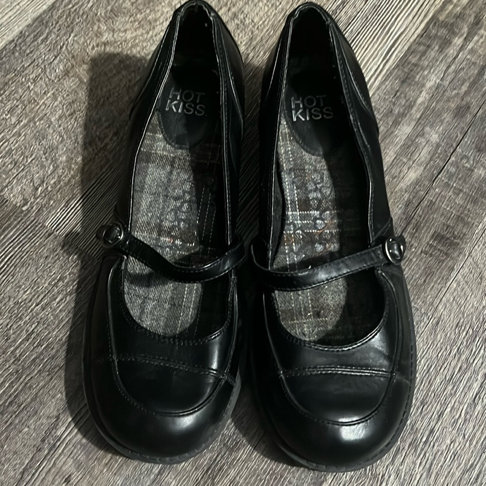 Hot Kiss “Leena” woman’s mary jane shoes, black, size 7.5